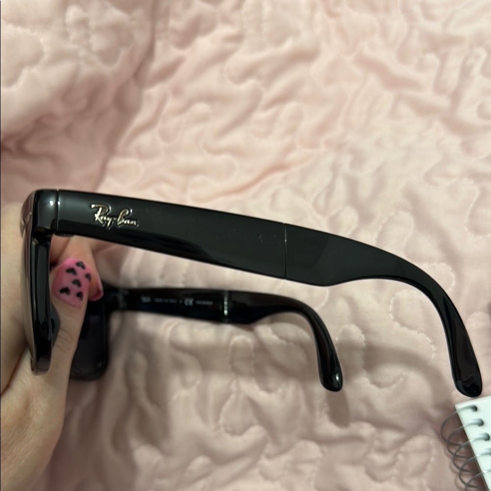 Ray-Ban Unisex Classic Wayfarer Folding Black Polarized Shades - Picture 2 of 6